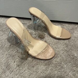 Ankle strap heeled sandals